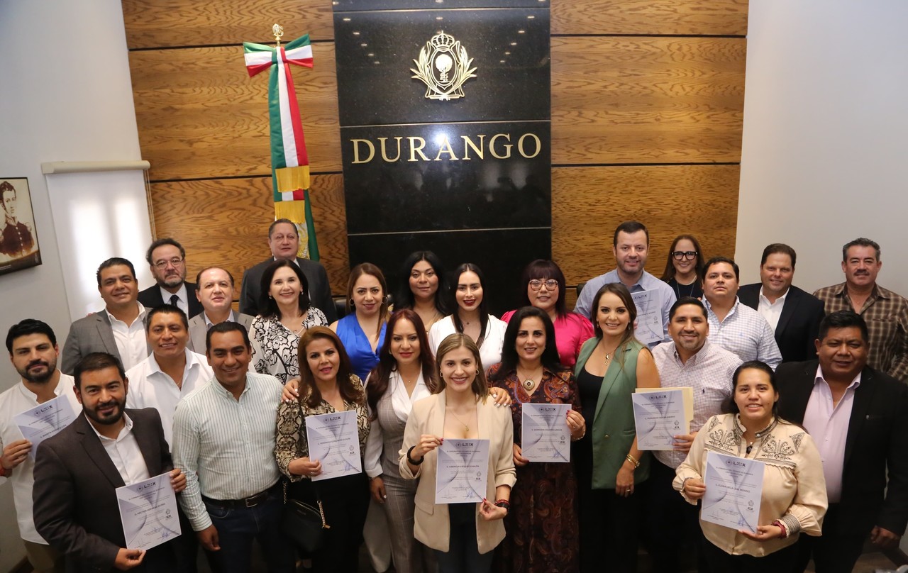 Los nuevos diputados locales recibieron su constancia de mayoría, inician trabajos para la instalación. Foto: Cortesía.