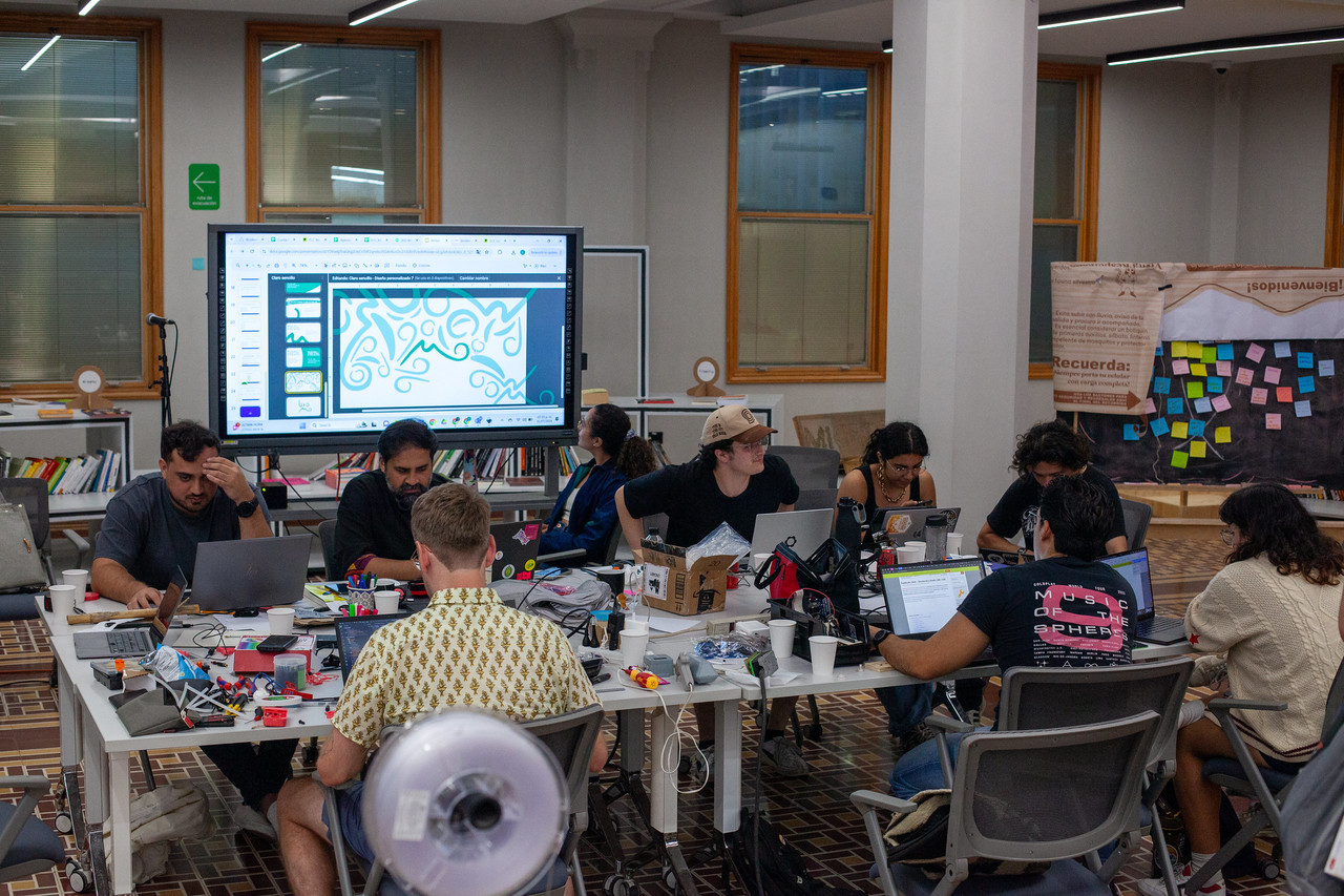 El equipo de BiodiverCiudades presentó con éxito el prototipo Mobio en el Centro de Innovación, Emprendimiento y Negocios en Puebla. Foto: Cortesía.