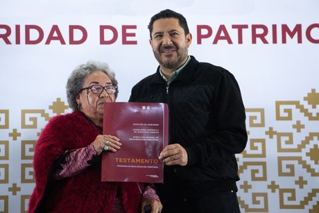 ¡Completamente gratis! Martí Batres entrega más de 3 mil testamentos en CDMX