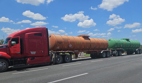 Recuperan gasolina ilícita sobre carretera Nuevo Laredo - Monterrey