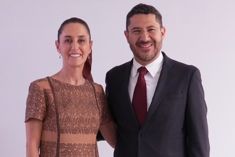 Claudia Sheinbaum anuncia a Martí Batres como próximo director del ISSSTE