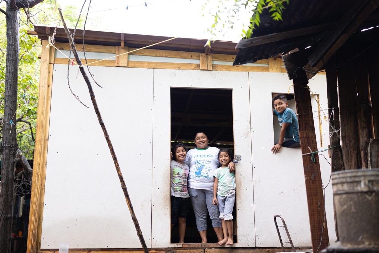 Construyen 40 viviendas emergentes para damnificados