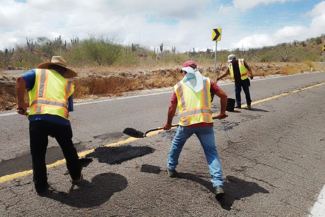 Inician bacheo en carretera transpeninsular