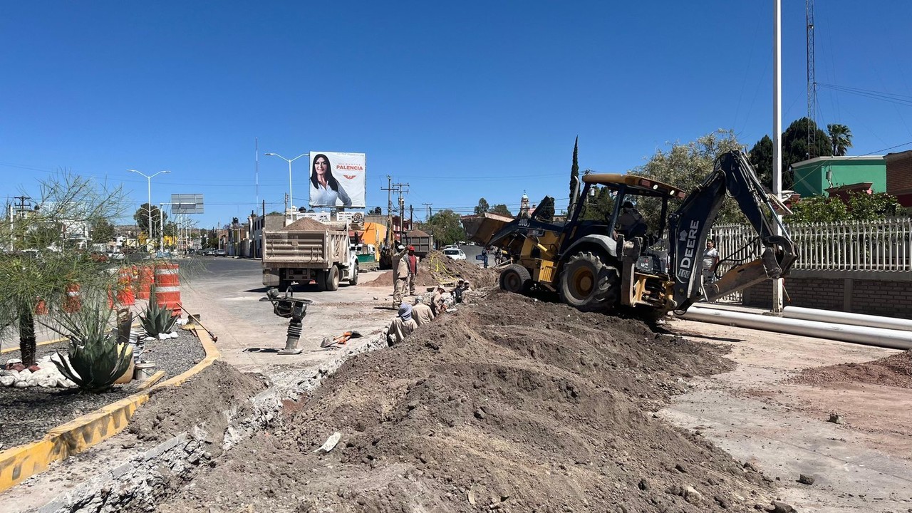 Trabaja el ayuntamiento en reducir el daño en pavimento. Foto: Jesús Carrillo.