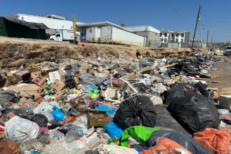 Vecinos de Real Unidad en Los Cabos exigen solución por basura en calles (Vídeo)