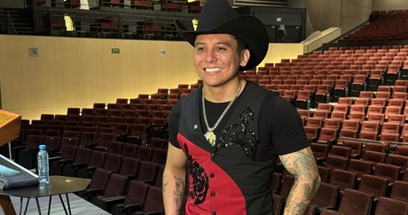 Edwin Luna desmiente que esté separado de Kimberly Flores (VIDEO)