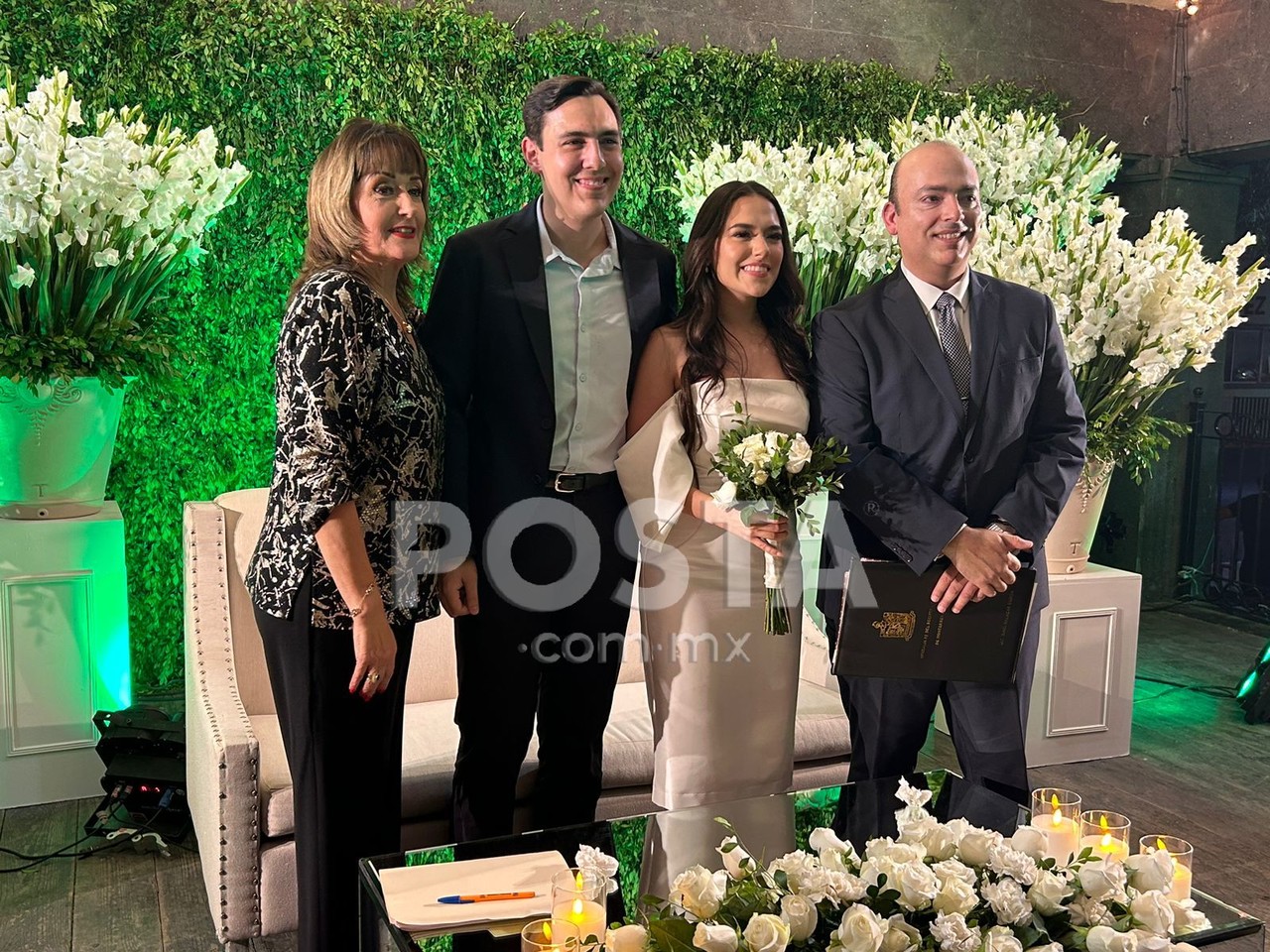 María Julia la Fuente, como maestra de ceremonia, describió su amor desde jóvenes estudiantes de y como 'El Cachorro' le propuso matrimonio junto a un bote de basura. Foto: POSTA.