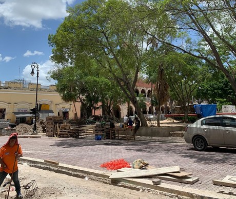 INAH detiene remodelación en Plaza Grande de Mérida