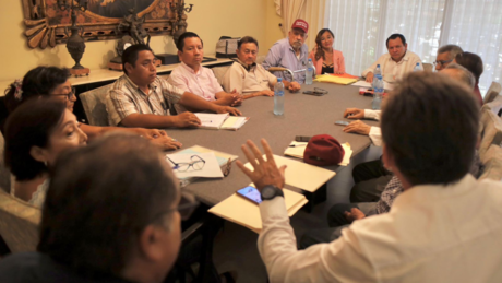 Joaquín Díaz Mena escucha propuestas de fundadores de Morena en Yucatán