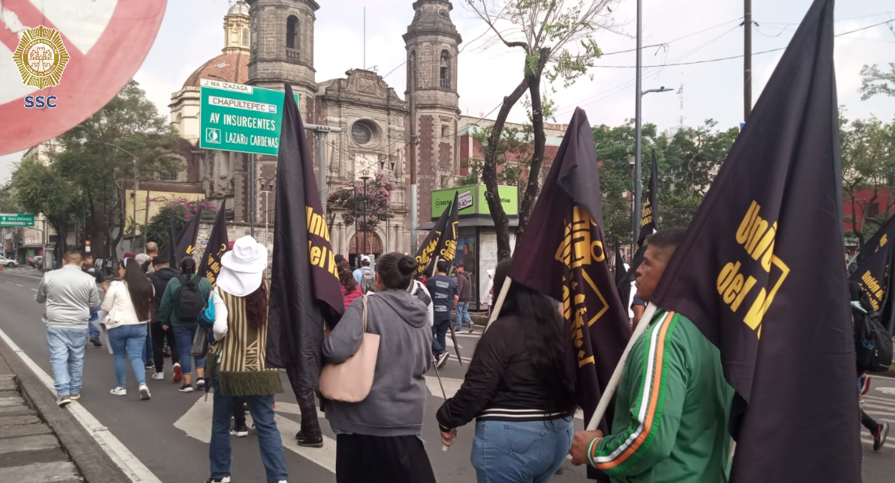 Manifestantes en José Ma. Izazaga. Foto: Archivo de @OVIALCDMX