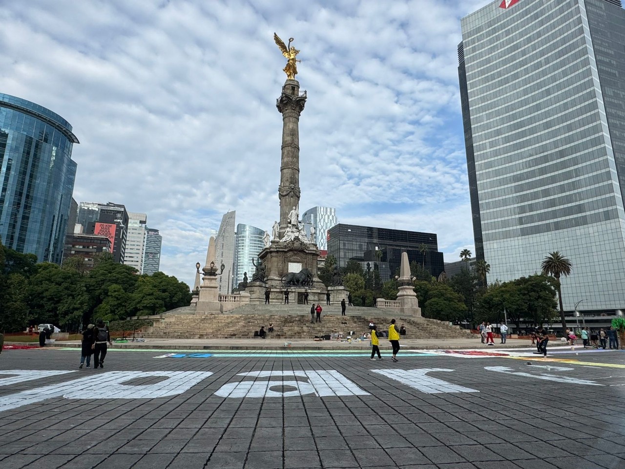 Manifestación en el Ángel de la Independencia por el Día Internacional de las Víctimas de Desaparición Forzada. Foto: Ramón Ramírez