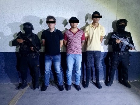 Policías de Fuerza Civil detienen a jóvenes armados en Ciénega de Flores