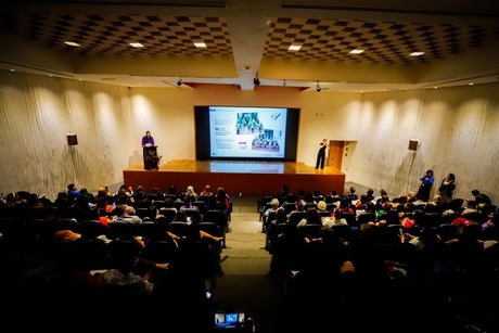 Presentan logros del Instituto de las Mujeres Regias en Monterrey