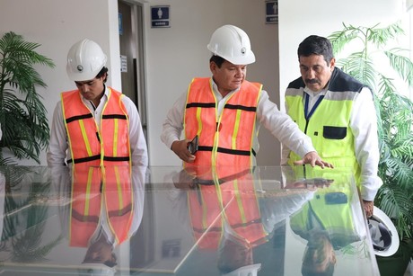 Joaquín Díaz Mena recorrió el Puerto de Altura de Progreso