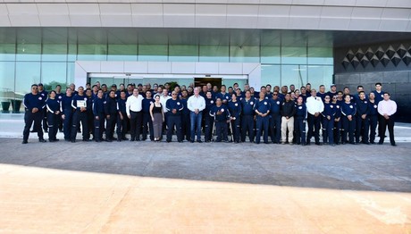 Reconocen a bomberos de Torreón por su valentía y perseverancia