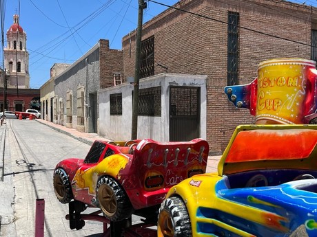 Comienza instalación de juegos mecánicos para la fiesta del Santo Cristo