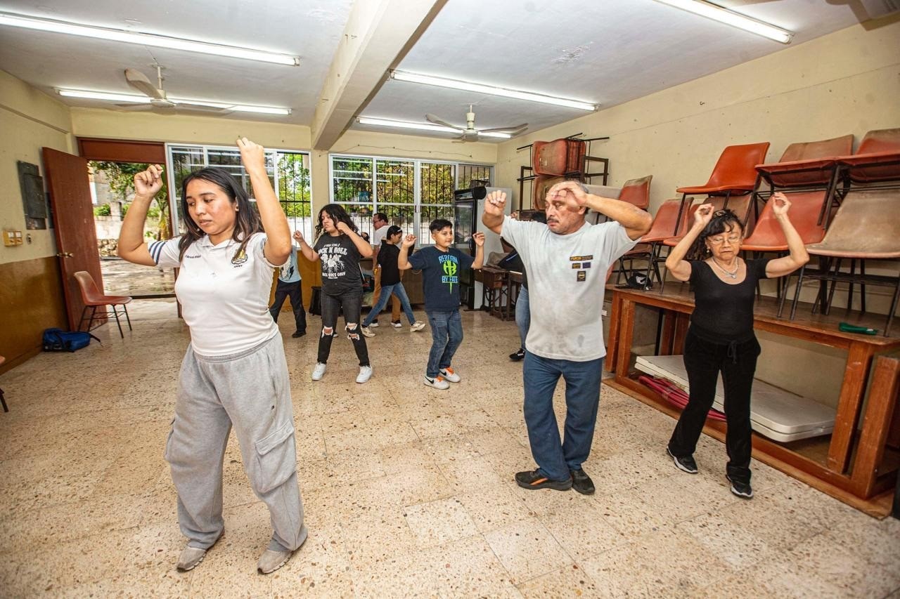 La  Escuela de Artes y Oficios 'Luciana Kan Vda. de Luna' informó que aún  hay cupos disponibles para tomar sus talleres.- Foto de Telesur Yucatán