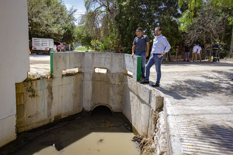 Alcalde de Santiago supervisa operativo de desazolve por lluvias