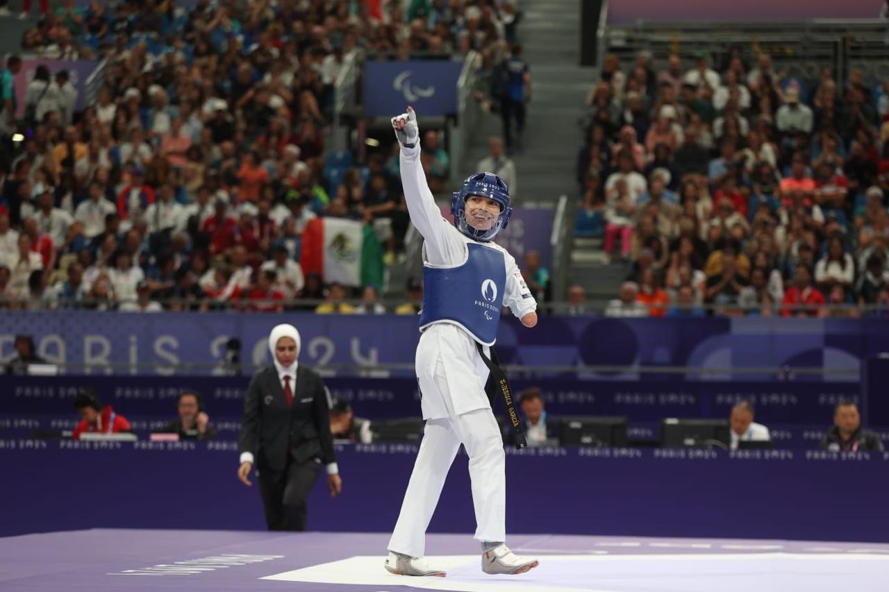 Durante su participación en los Juegos Paralímpicos de París 2024, la yucateca Jessica García Quijano logró ganar en su primer combate para avanzar a semifinales.- Foto cortesía