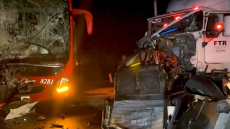 Choque frontal entre autobús y tráiler en la Carretera 57 deja más de 30 heridos