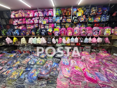 Se registran buenas ventas de mochilas en Colegio Civil previo a regreso a clase