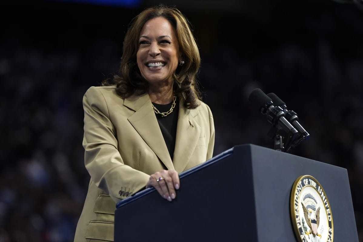 Kamala Harris aventaja a Donald Trump. Foto. AP