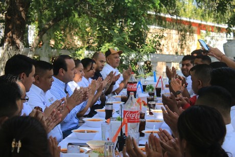 Reconocen entrega y compromiso de bomberos de Parras