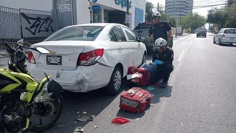 Choque deja un motociclista lesionado en la colonia Obispado