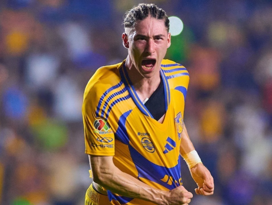 Marcelo Flores festejando un gol con Tigres ante el América. Foto: TV Azteca.