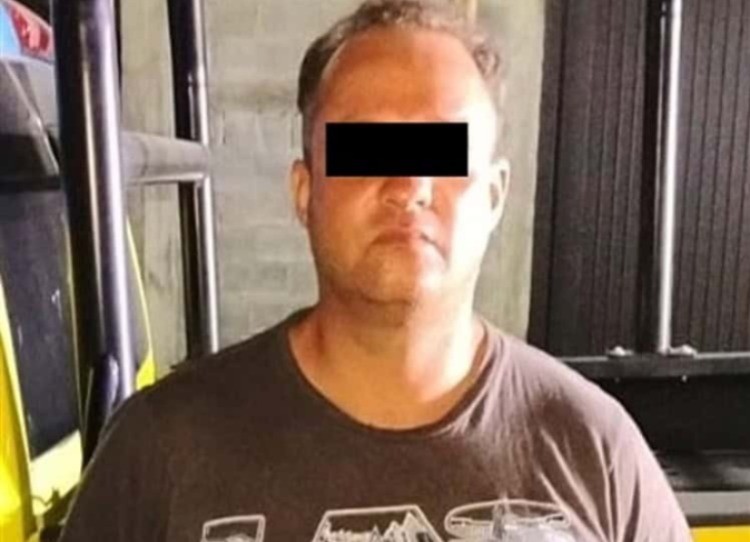 Carlos Alberto 'P' tras haber sido detenido por agredir a su madre. Foto: Policía de Monterrey.