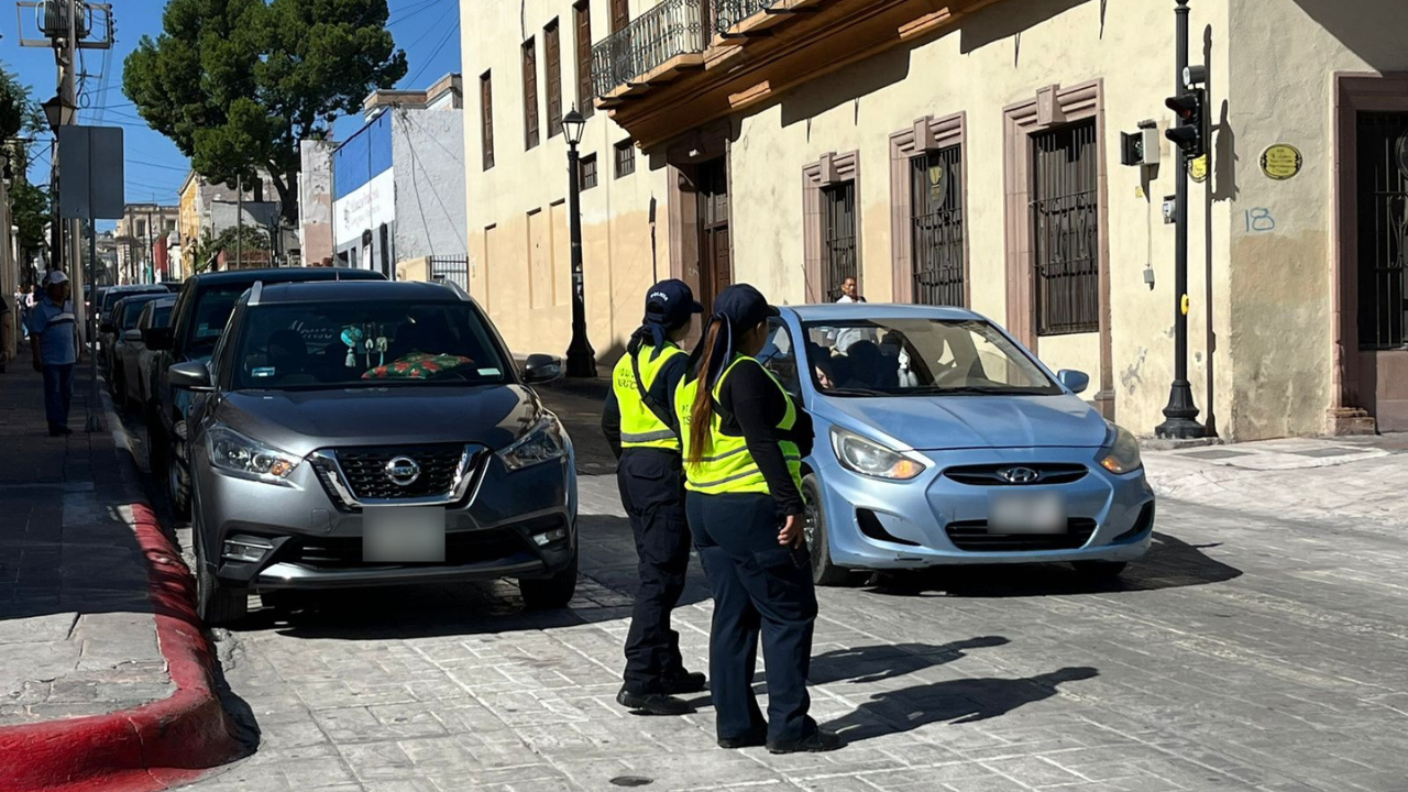 Policía en la Zona Centro de Saltillo / Foto: Leslie Delgado