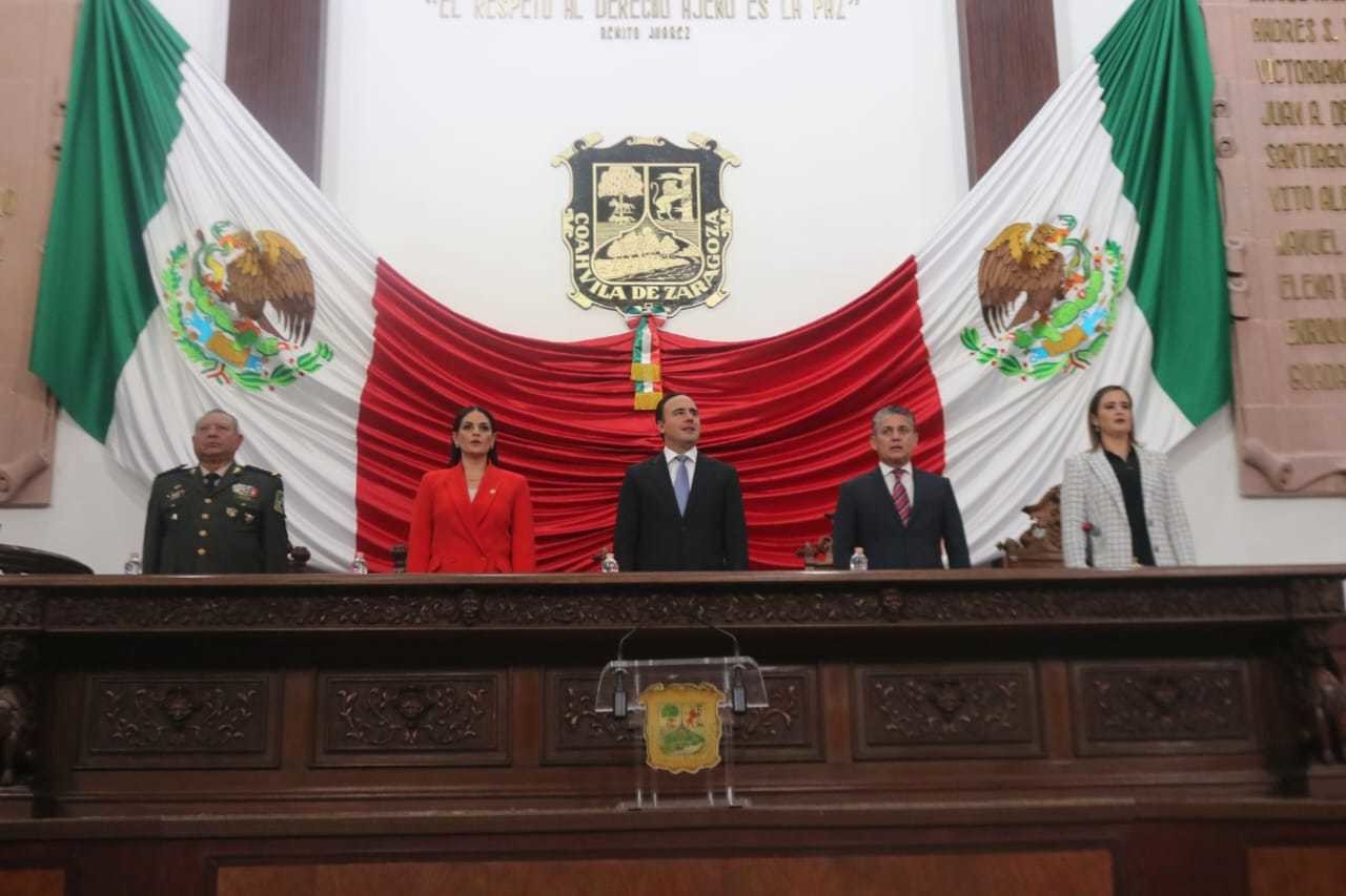 A la conmemoración acudieron figuras de los tres poderes.  (Fotografía: Congreso de Coahuila)