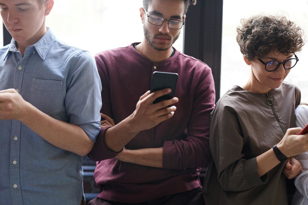 Cinco tips para combatir el estrés laboral. Foto cortesía por Fauxels de Pexels