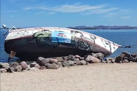 Mar Libre marca la diferencia al retirar un barco más de la Bahía de La Paz