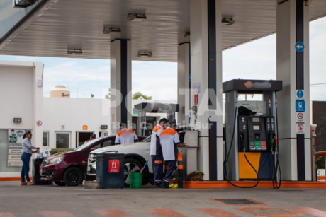 El precio de la gasolina en BCS ha aumentado casi un 100% en la última década