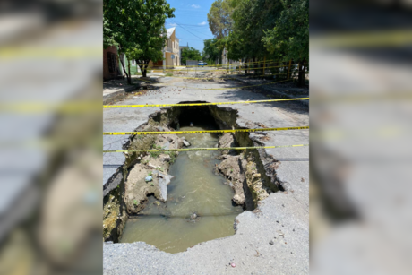 Socavón que hundió camión de basura lleva más de un mes sin ser reparado