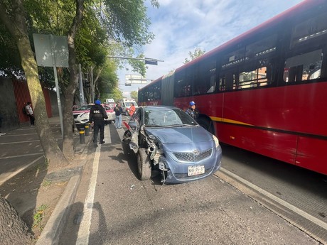 ¡Otro accidente de Metrobús! La responsable fue una automovilista