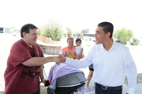 Paco Treviño realiza programa de limpieza y deshierbe en colonias de Juárez