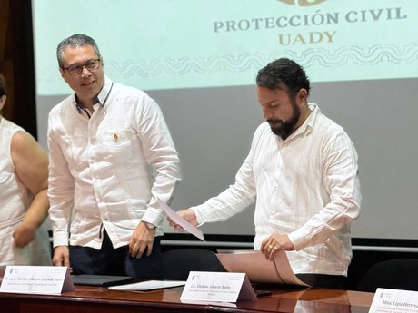 Entregan constancias en materia de Protección Civil a dependencias de la UADY