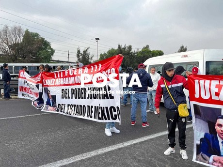 Bloquean la México-Pachuca; Exigen devolución de empresa en Ecatepec