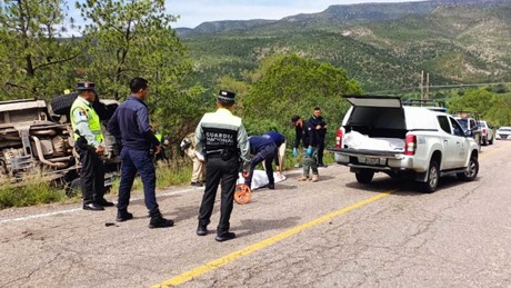 Mueren una joven de Chicago y un hombre de Guanaceví en volcadura