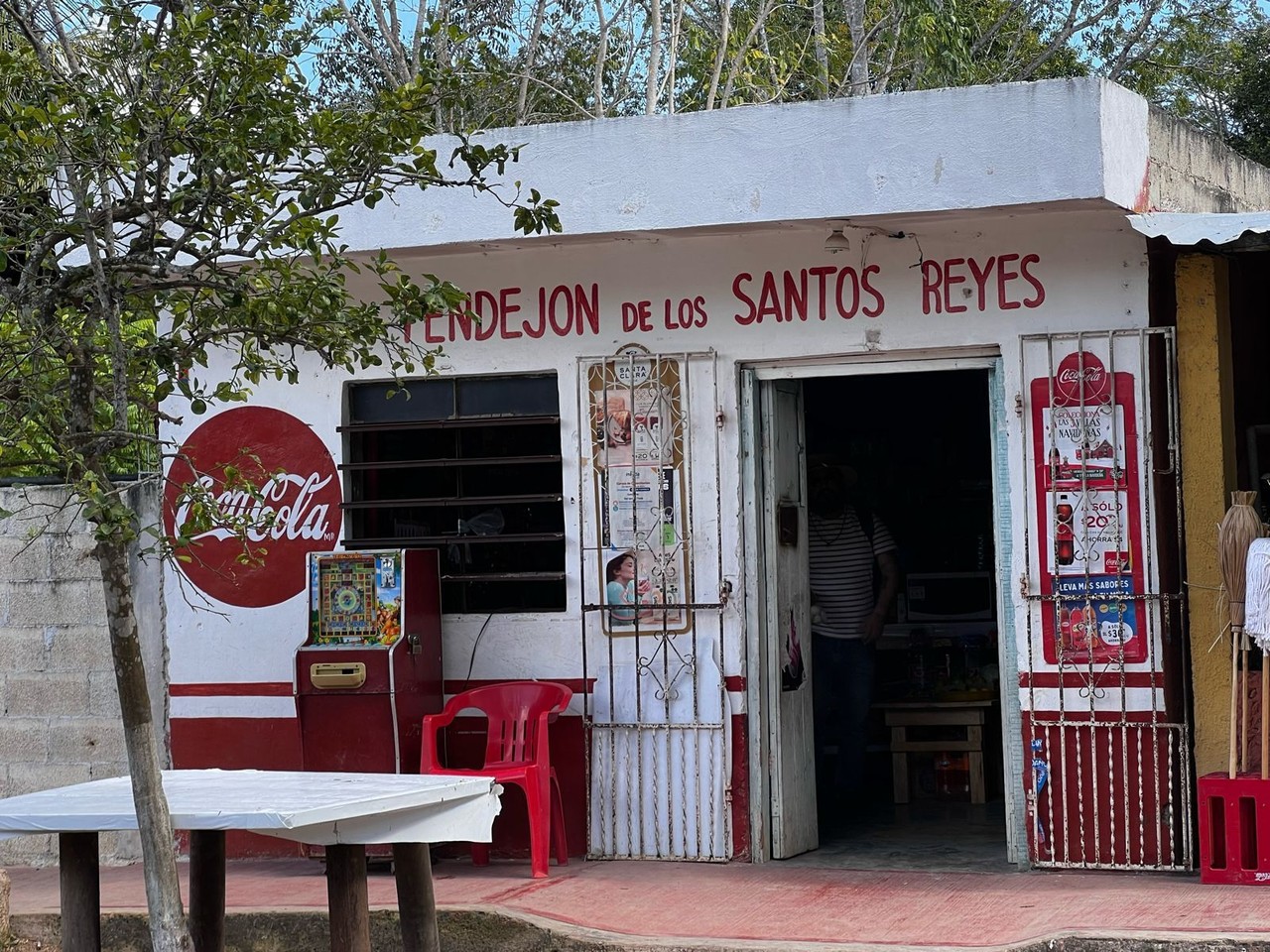 El cierre de estas tienditas no solo afecta a los propietarios y sus familias, sino también a los pueblos, comisarías. Foto: Irving Gil