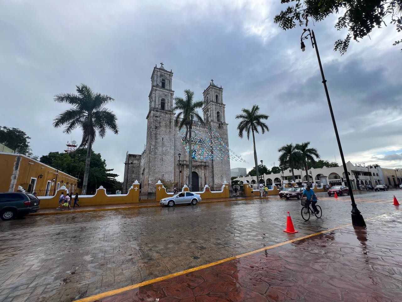 Durante este primer día de la semana se prevén lluvias y tormentas en buena parte de la región ante los remanentes de humedad de una onda tropical.- Foto de archivo