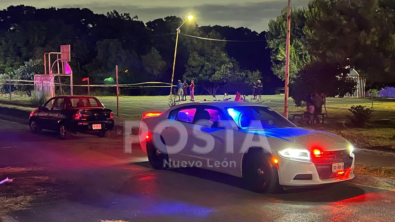 Policías de Guadalupe en calles de la colonia Colibrí. Foto: Raymundo Elizalde.