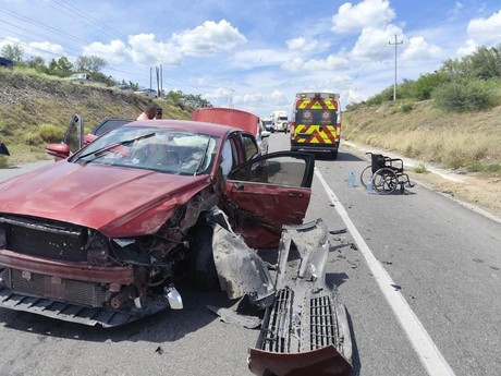 Tráiler deja una decena de heridos sobre la carretera Victoria - Monterrey