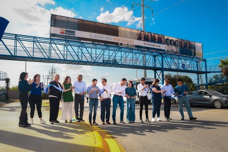 Mejora en seguridad vial con nuevo puente peatonal en Pesquería