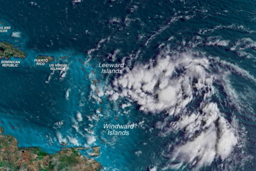 El avance de la tormenta tropical 'Ernesto' en el oceano Atlántico. Foto: Expansión.