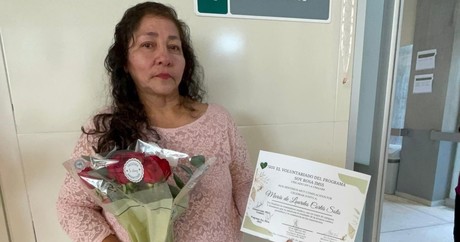 Paciente del IMSS en Saltillo supera el cáncer y toca la campana de la victoria