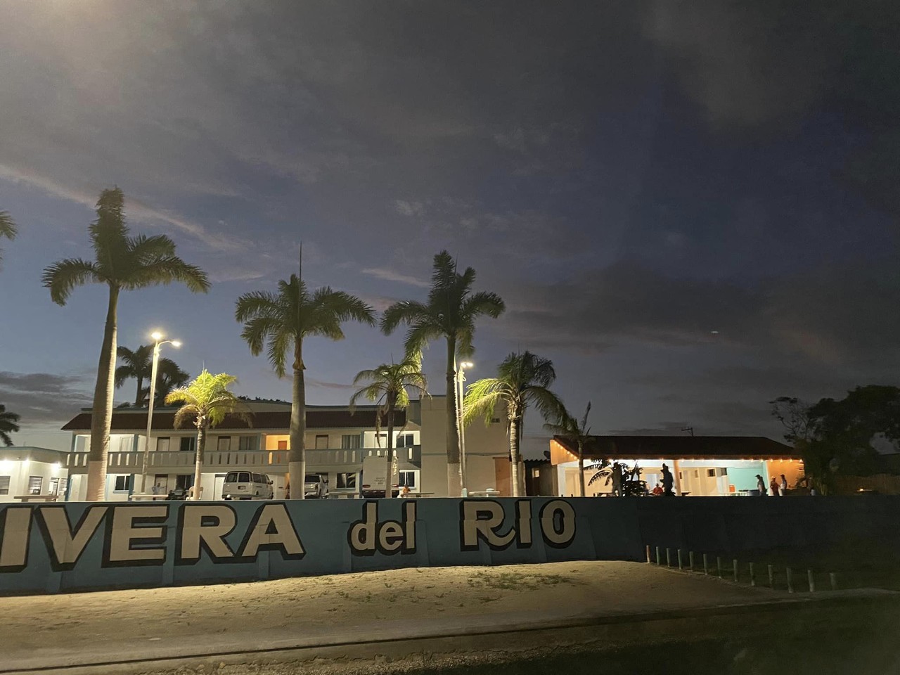 En un gesto de solidaridad, el Hotel Rivera del Río ha ofrecido hospedaje gratuito a una familia regiomontana que sufrió un accidente vehicular. Foto: Hotel Rivera del Río