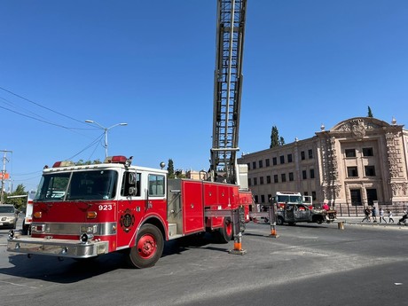 Bomberos de Saltillo hacen demostraciones en la ruta recreativa